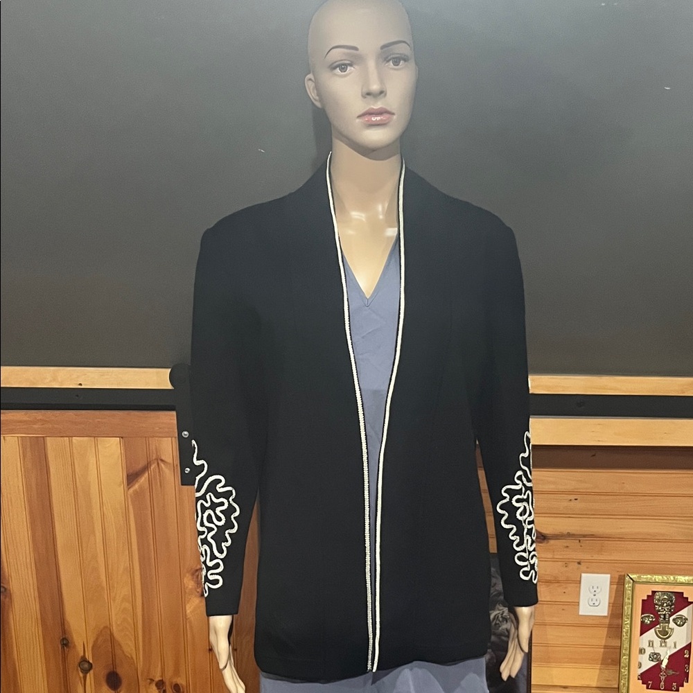 Chic Black Women's Blazer with Embroidered Accents